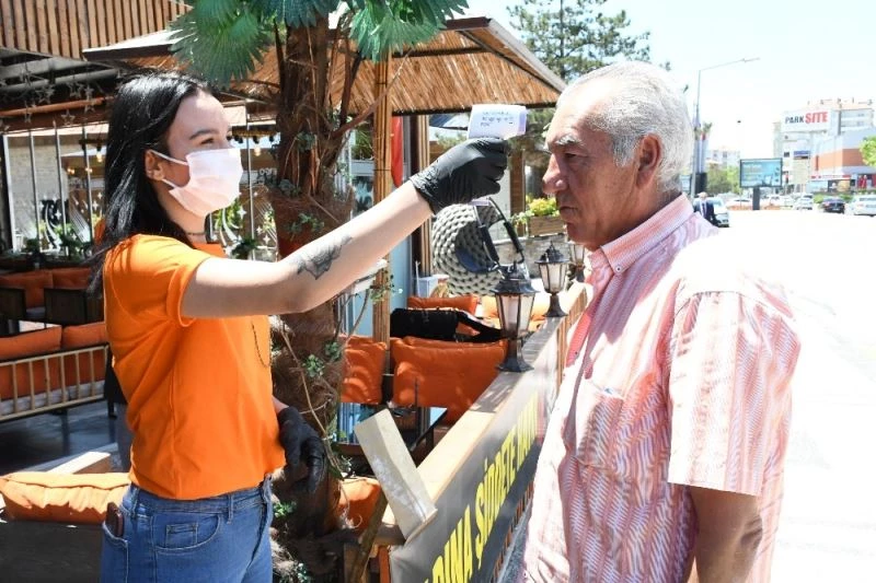 Aksaray’da kafe ve lokantalar tedbirlerle faaliyete girdi
