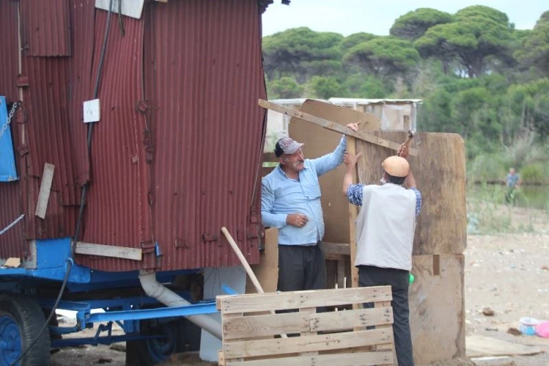 Beş yıldızlı otellere komşu çardaklarda kurulum çalışmaları başladı
