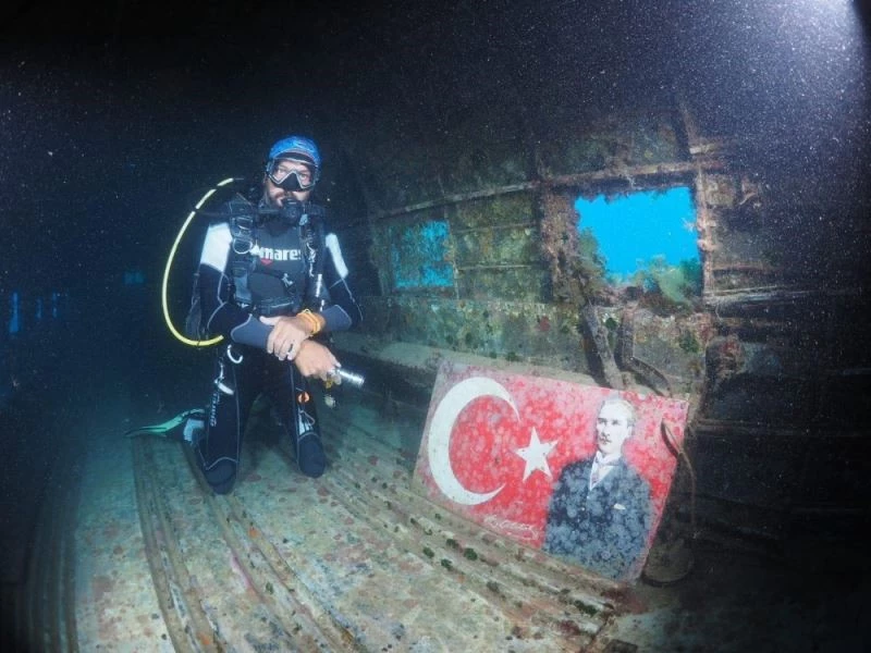 Yılda 80 bin dalışla , sualtı turizminin merkezi Kaş İlçesi’nde suyun altıda misafir bekliyor
