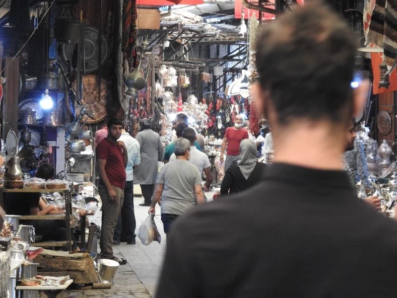 Tarihi çarşı cıvıl cıvıl
