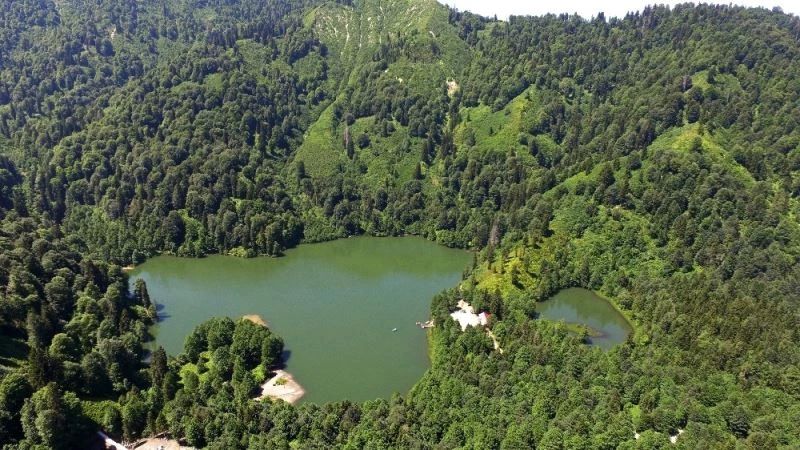 Borçka Karagöl yeniden ziyaretçilerini ağırlamaya başladı
