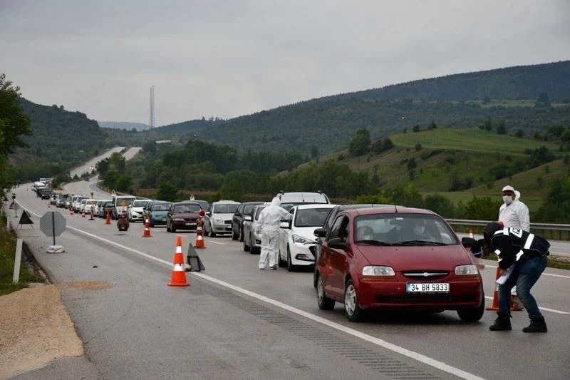 Seyahat kısıtlamasının kaldırılmasıyla araç yoğunluğu oluştu
