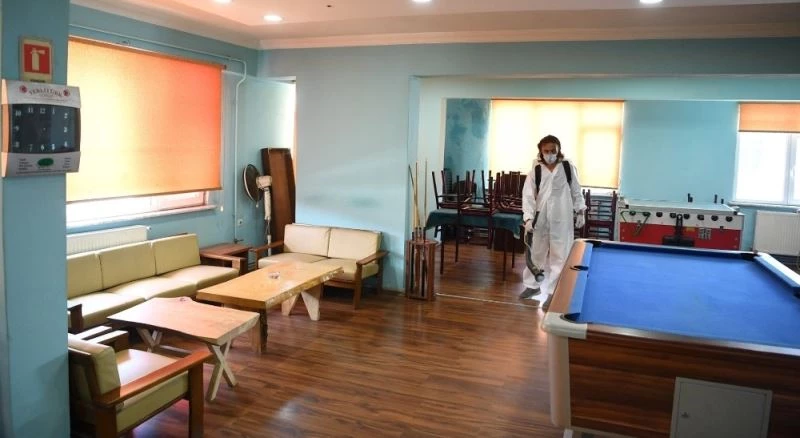 Kartepe’de kıraathaneler dezenfekte edildi
