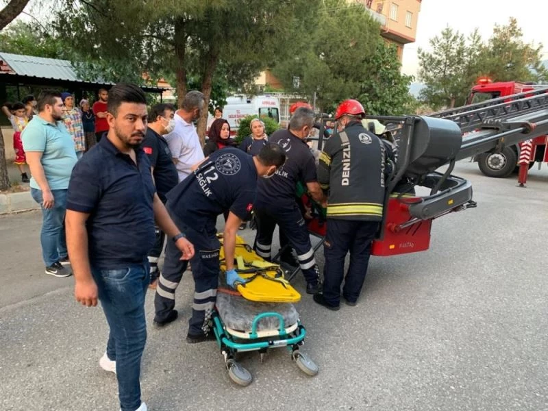 Çatıda tamir yaptığı sırada fenalaşarak mahsur kaldı
