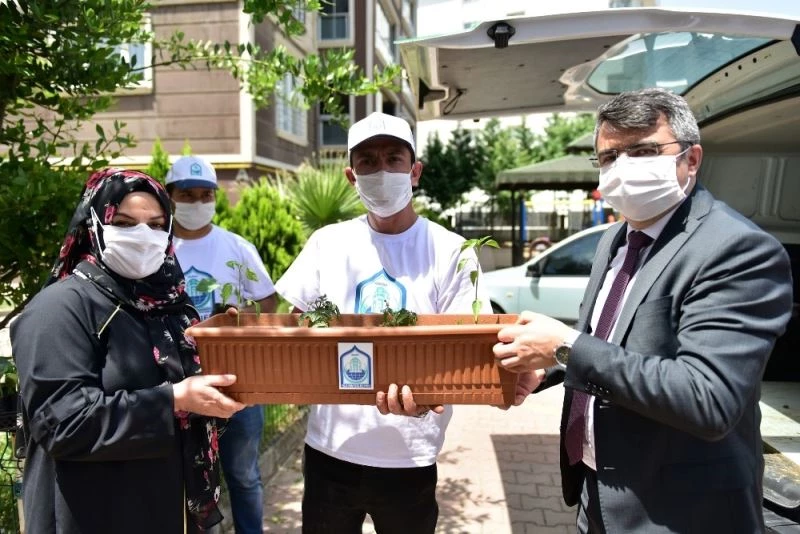 Bursa’da atıklar fideye dönüştü
