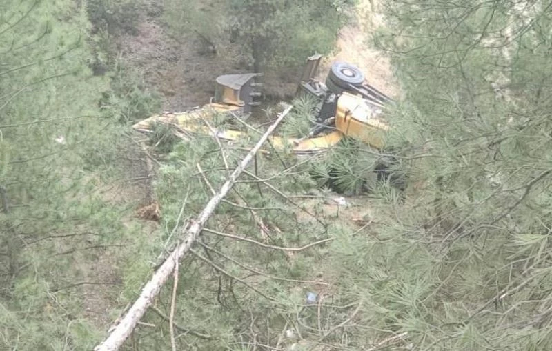 Harmancık’ta iş makinesi devrildi: 1 ölü
