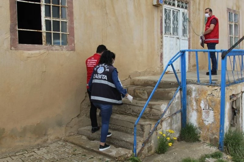 Cumhurbaşkanlığınca gönderilen hediye paketleri vatandaşlara ulaştırıldı
