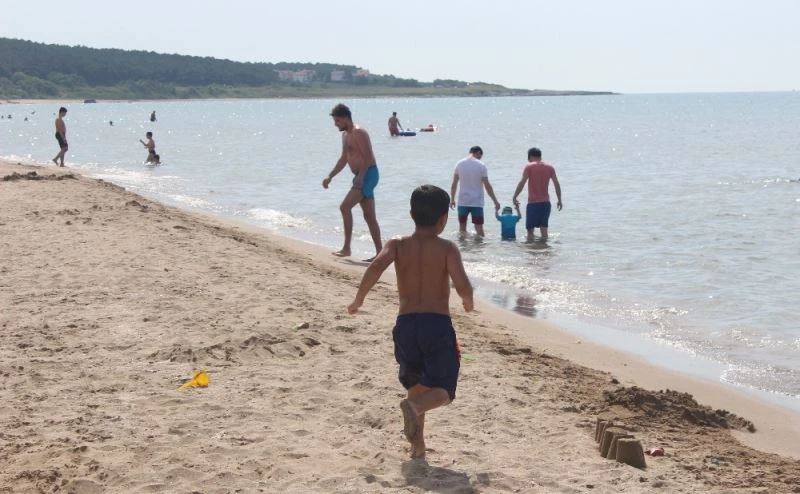 Kocaeli’de vatandaşlar denizin keyfini çıkarmaya başladı
