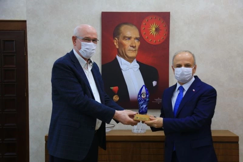 Vali Özdemir Çakacak’tan Başkan Kurt’a veda ziyareti
