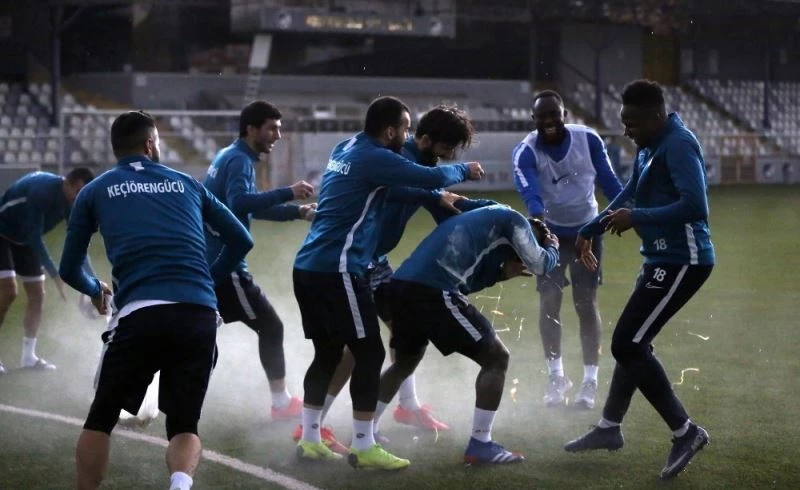 Keçiörengücü’nde unlu yumurtalı doğum günü sürprizi
