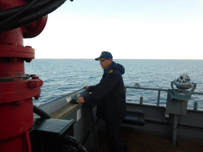 Görevini ve personelini yalnız bırakmak istemedi babasının cenaze törenini kaçırdı
