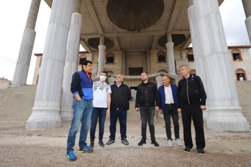 Katar Büyükelçisi Al Şafi, dünyanın en büyük yamaç yerleşim merkezini gezdi
