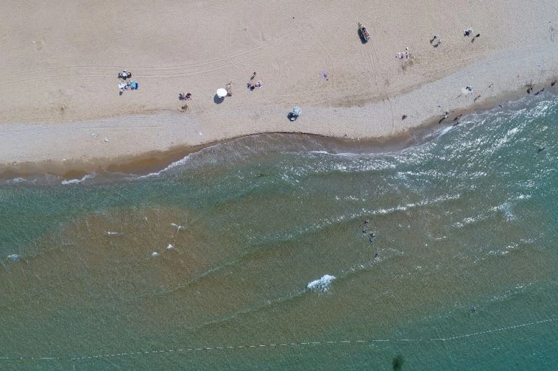 Güzel havayı fırsat bilen vatandaşlar soluğu Kısırkaya Plajı’nda aldı
