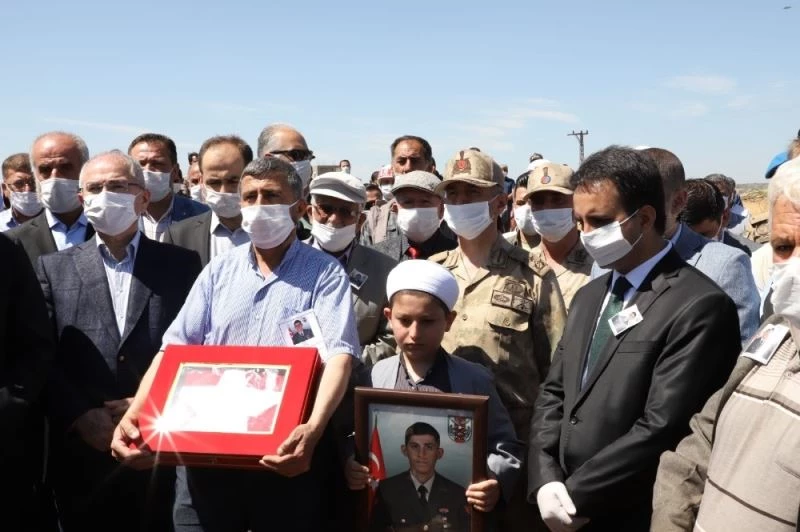 (Düzeltme) Şehit cenazesi tekbir ve sloganlarla uğurlandı
