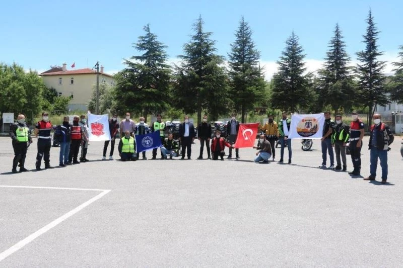 Motosiklet tutkunlarından jandarma teşkilatı için saygı sürüşü etkinliği
