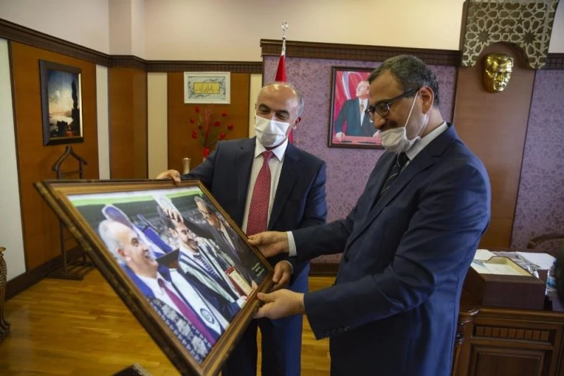 Vali Sarıfakıoğulları’ndan Rektör Can’a veda ziyareti

