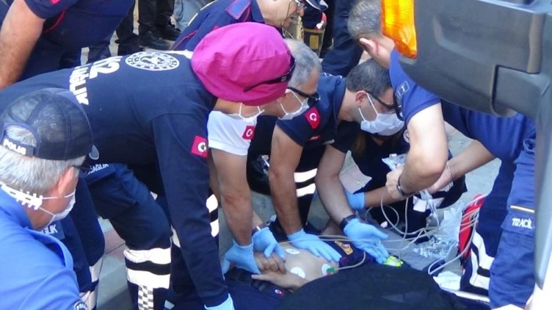 Yangını söndürmek isterken boğulan itfaiyeci kalp masajı ile hayata döndürüldü
