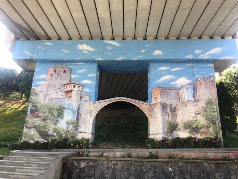 Başakşehir’de gri duvarlar grafiti ile renkleniyor
