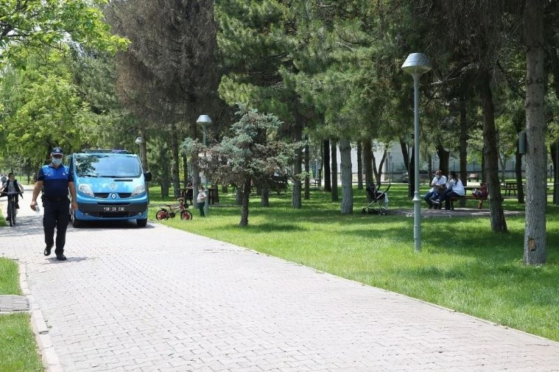 Büyükşehir belediyesi ekipleri vatandaşları anonslarla uyarıyor
