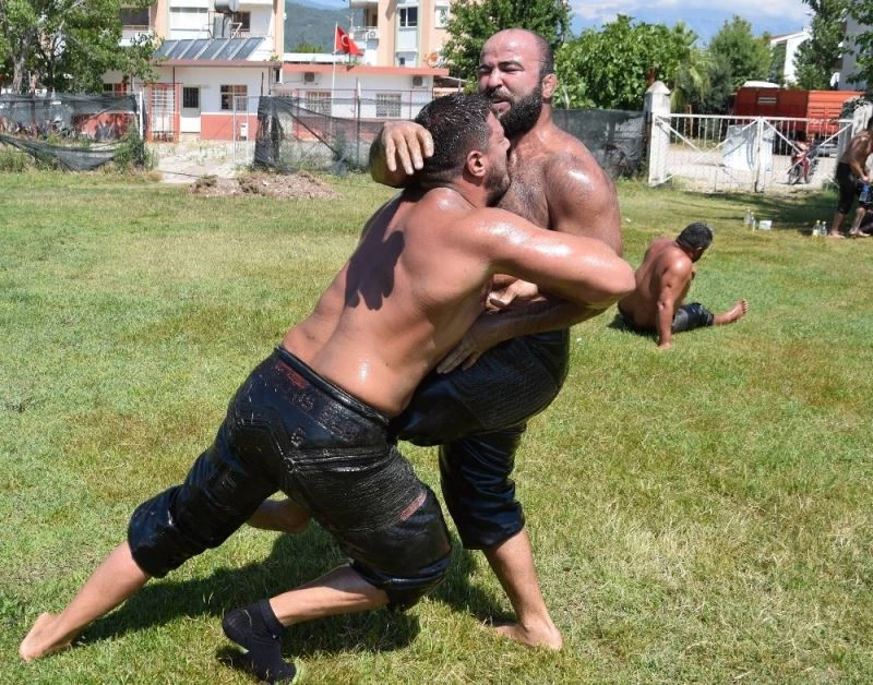 Kırkpınar Başpehlivanları Kumluca’da antrenmanlarına devam ediyor
