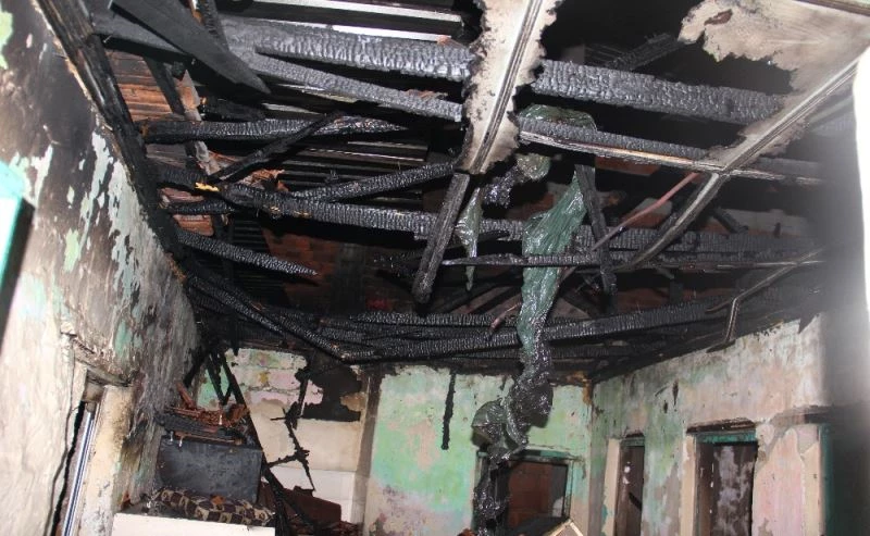 Böyle öfke görülmedi, mahalle sakinleri ısrarla evini yakan şahsın tedavi edilmesini istedi
