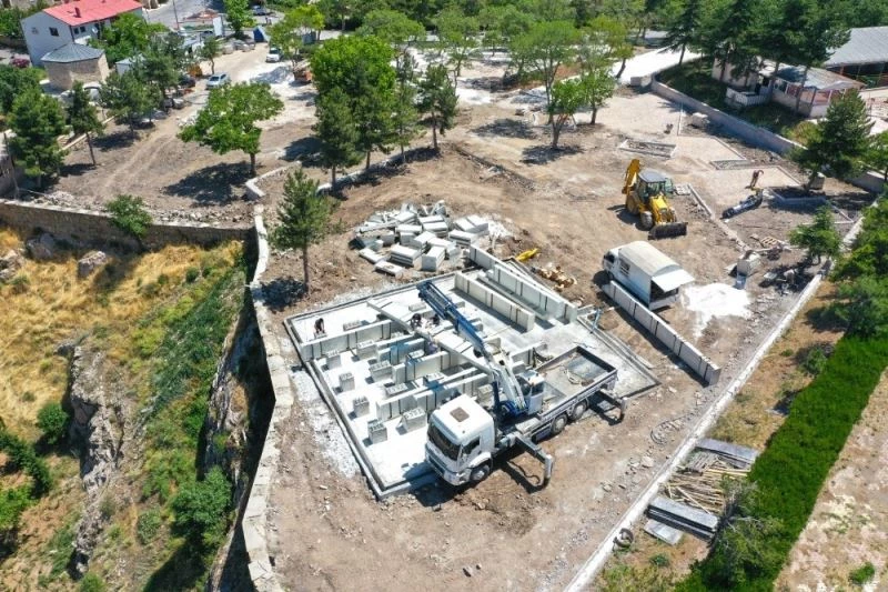 Harput’ta yapımına başlanan cam seyir terası şekillenmeye başladı
