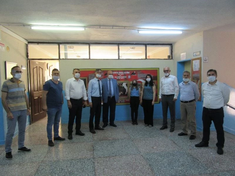 Dünya klavye şampiyonuna plaket ve altın
