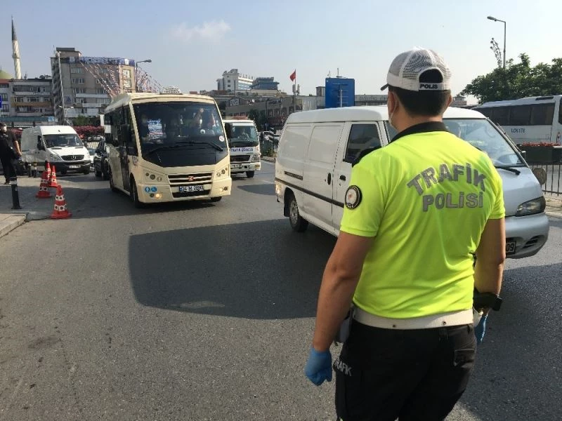 (ÖZEL)İstanbul’da minibüslere ’Yeni normal’ denetimi
