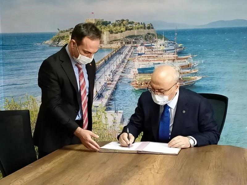 Halı sahalar açıldı
