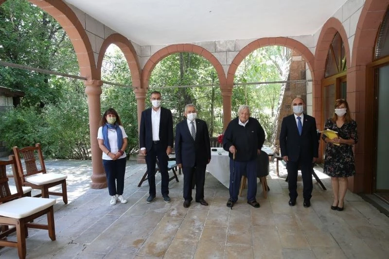 Başkan Büyükkılıç, Vali Günaydın ile birlikte Kayseri’nin Faruk Molu’yu ziyaret etti
