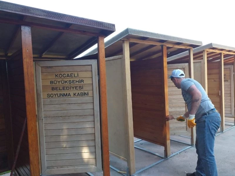 Kocaeli plajlarında kentsel donatı elemanları yenileniyor
