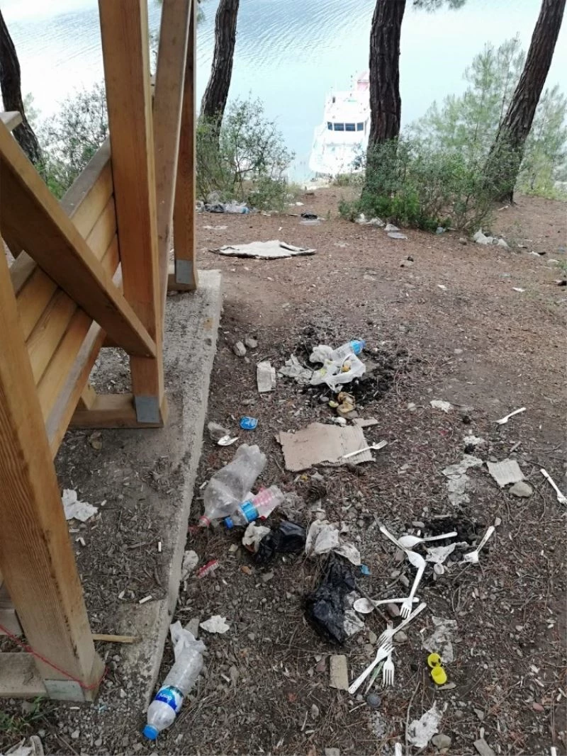 Doğa harikası kanyonda piknikçi rezaleti
