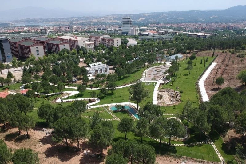 700 farklı türe ev sahipliği yapan botanik bahçe ziyarete açıldı
