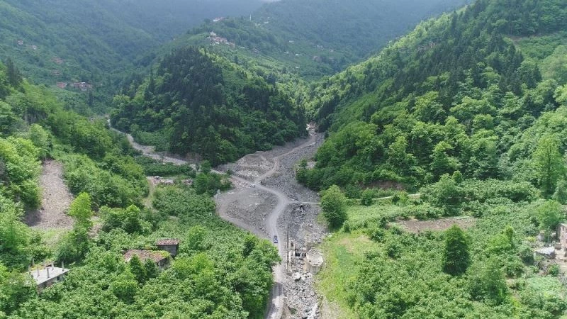 8 kişinin hayatını kaybettiği, 2 kişinin kaybolduğu sel felaketini 12 kişi ile andılar
