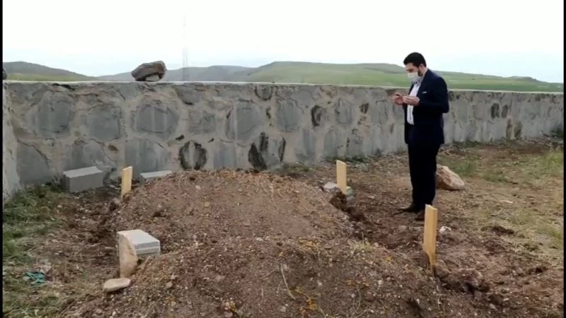 Başkan Sayan tandıra düşerek hayatını kaybeden anne ve kızın ailesini ziyaret etti
