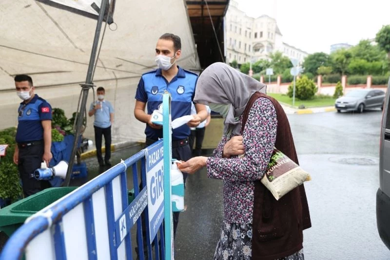 Maske zorunluluğunun ardından belediyelerden maske dağıtımı
