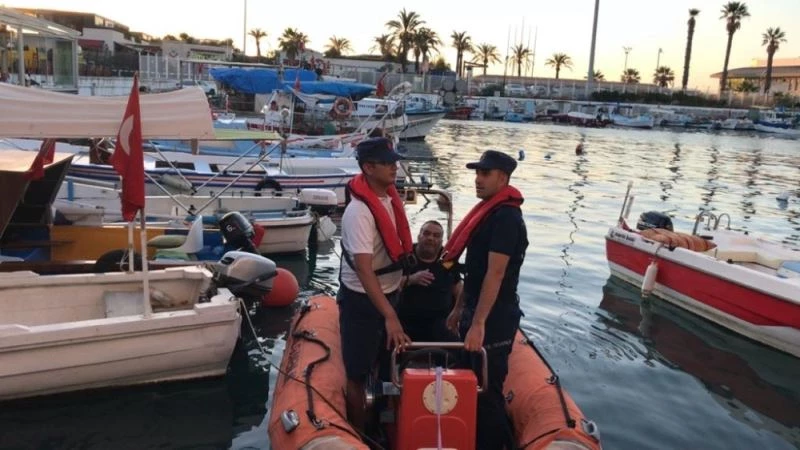 Hesabı ödememek için denize atladı
