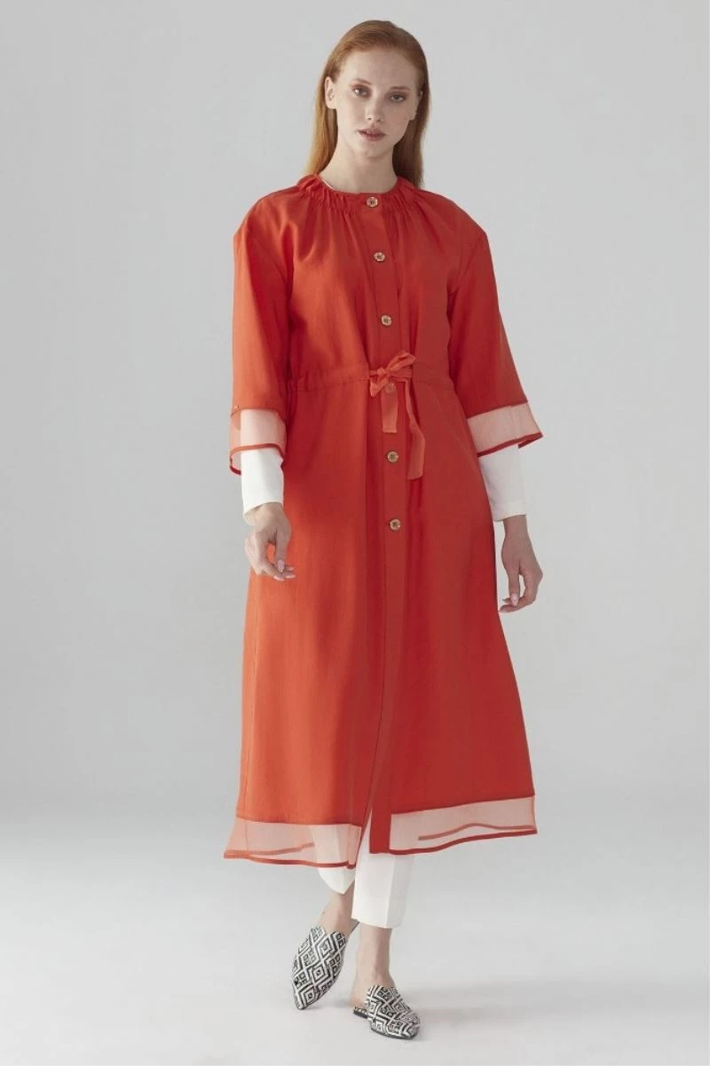 Canlı renkli kombinlerde renk uyumuna dikkat
