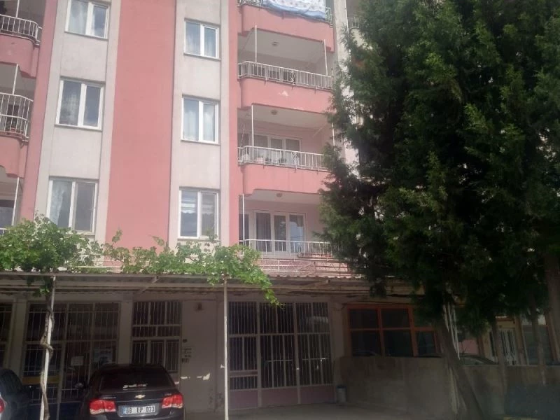 3. kattan düşen genç kız tente sayesinde hayatta kaldı
