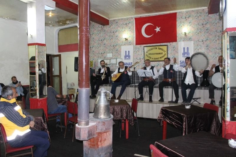 Erzurum’da Korana günlerinde sosyal mesafeli fasıl etkinliği
