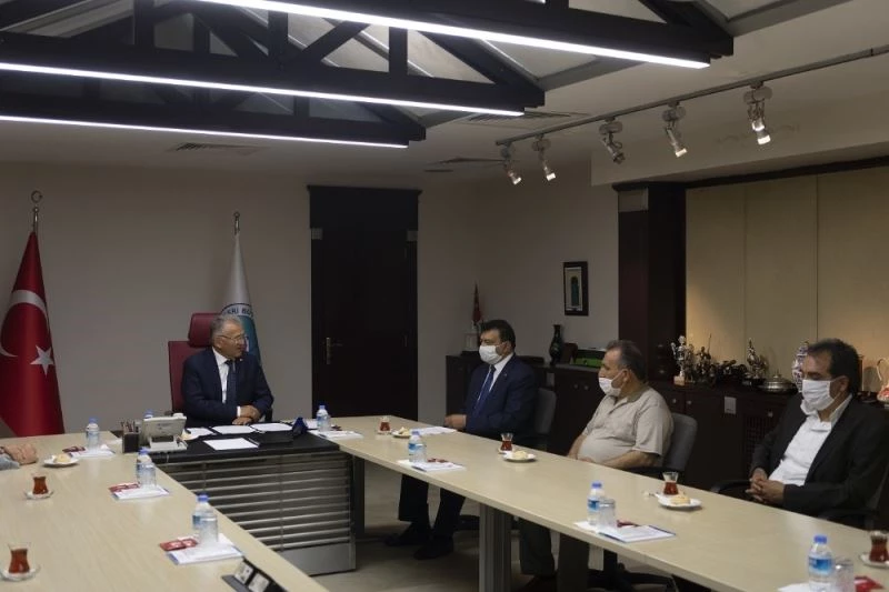 Başkan Büyükkılıç, lokantacılar ve pastacılarla protokol imzaladı
