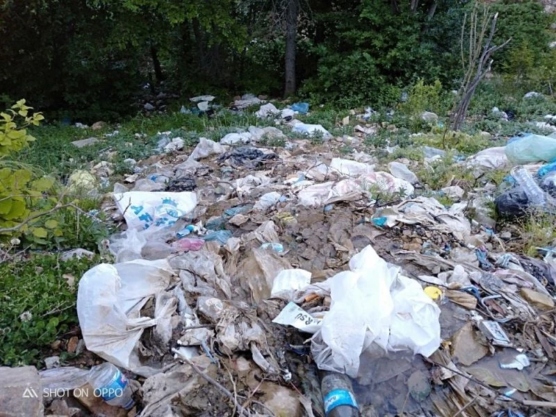 Yayladaki çeşme çöplükten geçilmiyor
