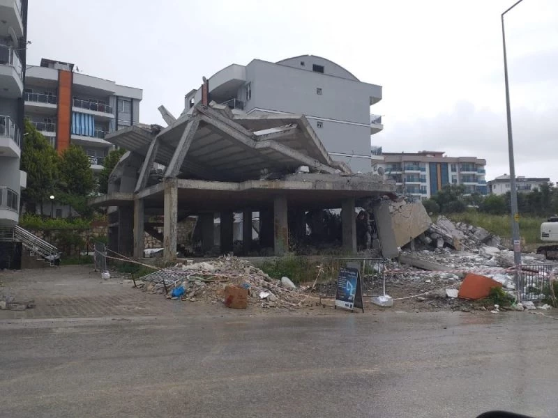 Kuşadası’nda 6 kaçak yapı yıkıldı, 524 yapı mühürlendi
