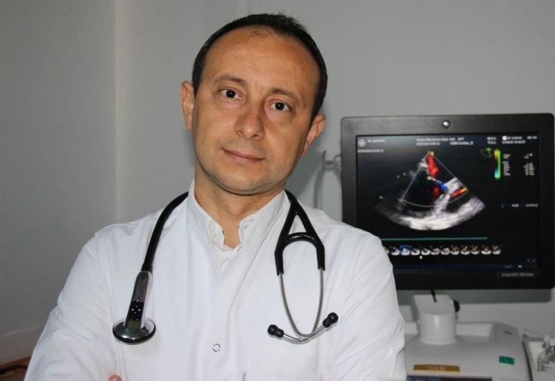 FIFA Futbol Doktoru diploması sahibi Doç. Dr. Güngör: “Futbolculara sıcak bitkinliğinin erken belirtileri ve oluşabilecek şikayetler öğretilmeli”
