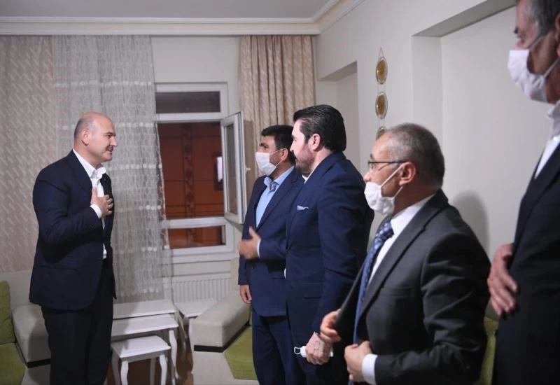 Bakan Soylu ve Başkan Sayan’dan Ağrılı Barış Çakan’ın ailesine taziye ziyareti
