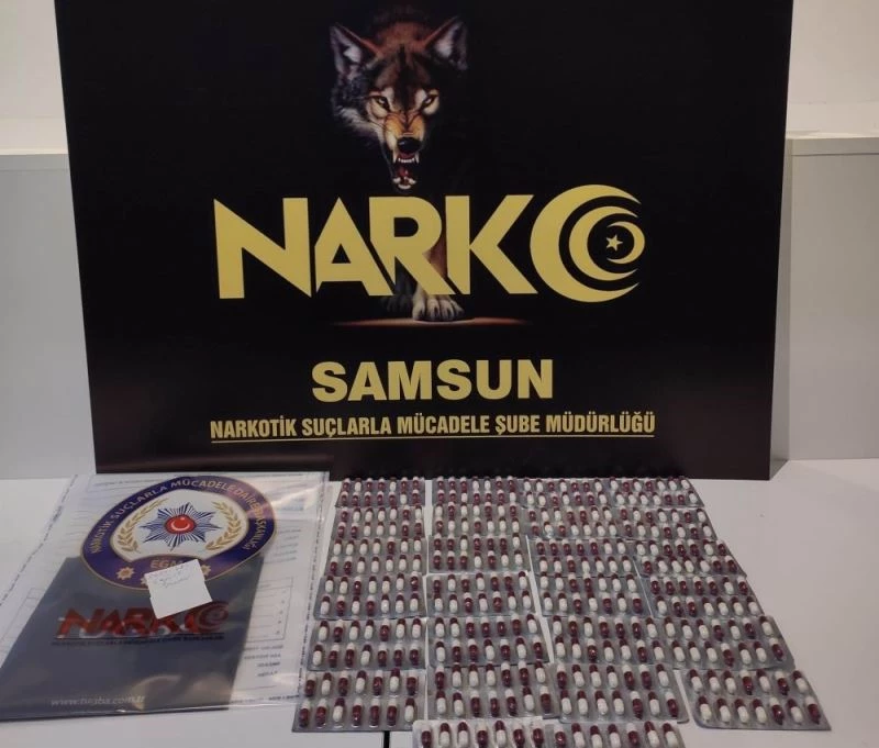 Uyuşturucu haplarla yakalandı
