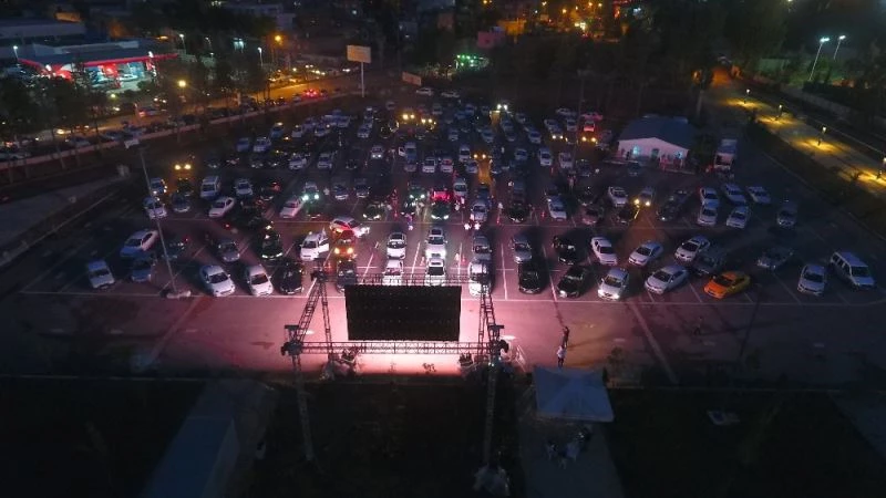 Adanalılar ‘Arabada Sinema’ etkinliğine yoğun ilgi gösterdi
