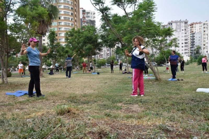 Büyükşehirden vatandaşa eğitmen gözetiminde spor imkanı
