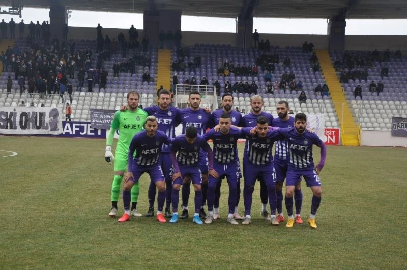 Afjet Afyonspor futbol takımı top başı yapıyor
