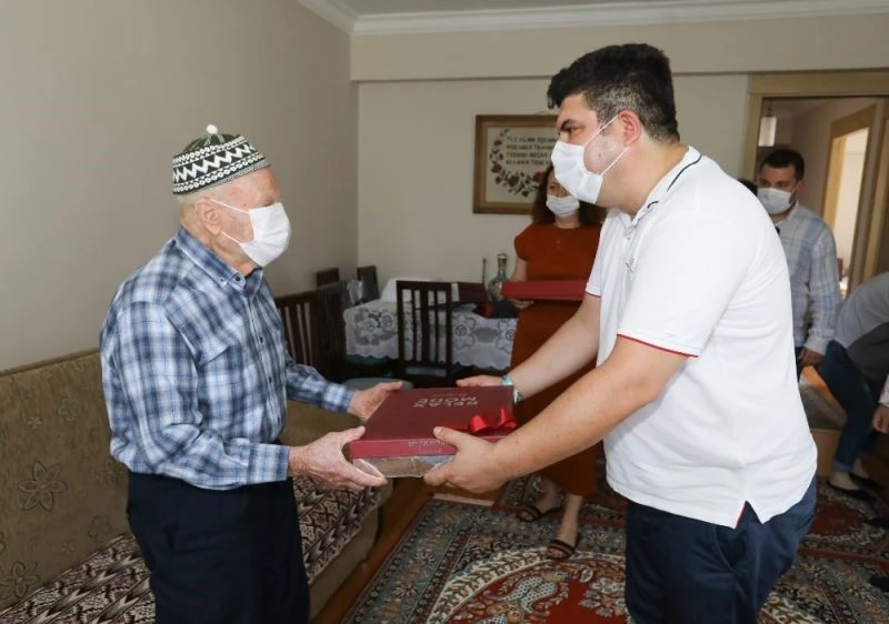 Babalar Günü’nde asırlık çınara sürpriz
